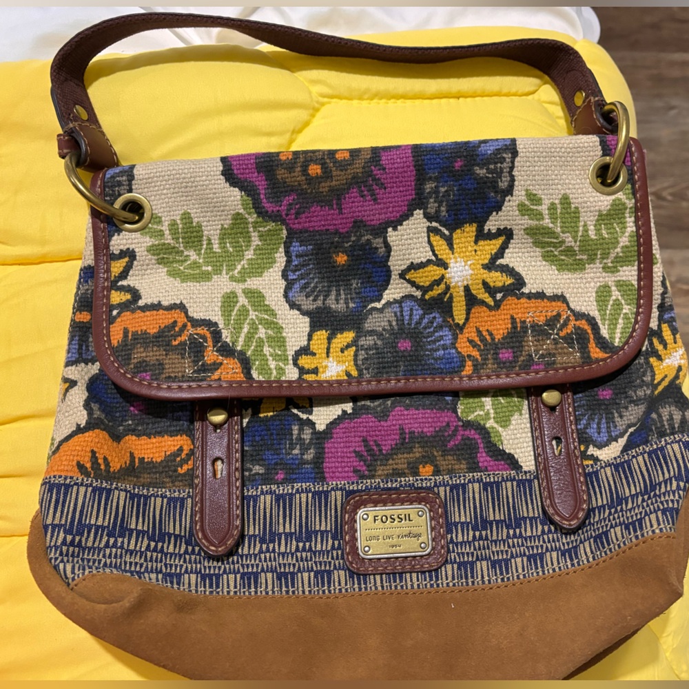 Fossil Floral Canvas and Suede Purse💓